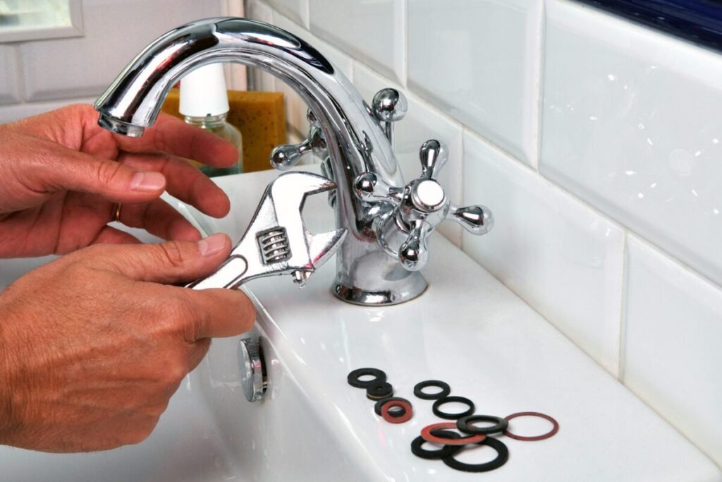 Reparacion de grifo realizada por un fontanero en Madrid